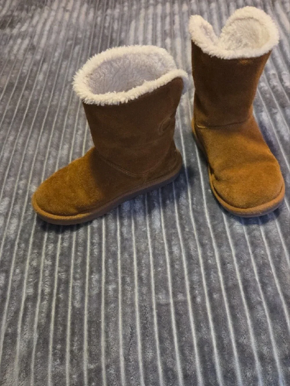 Koolaburra Suede Short Boot - Tan with Cream Logo